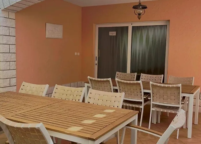 Apartment By The Sea Okrug Gornji - Ciovo - 25222 *