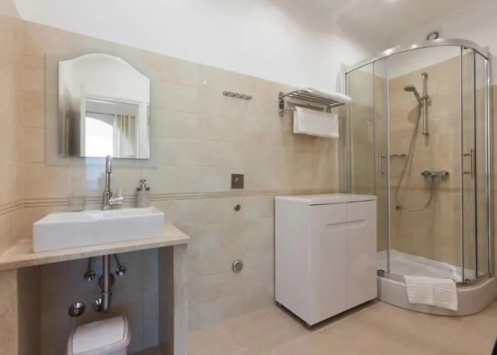Apartment By The Sea Okrug Gornji - Ciovo - 25222 *